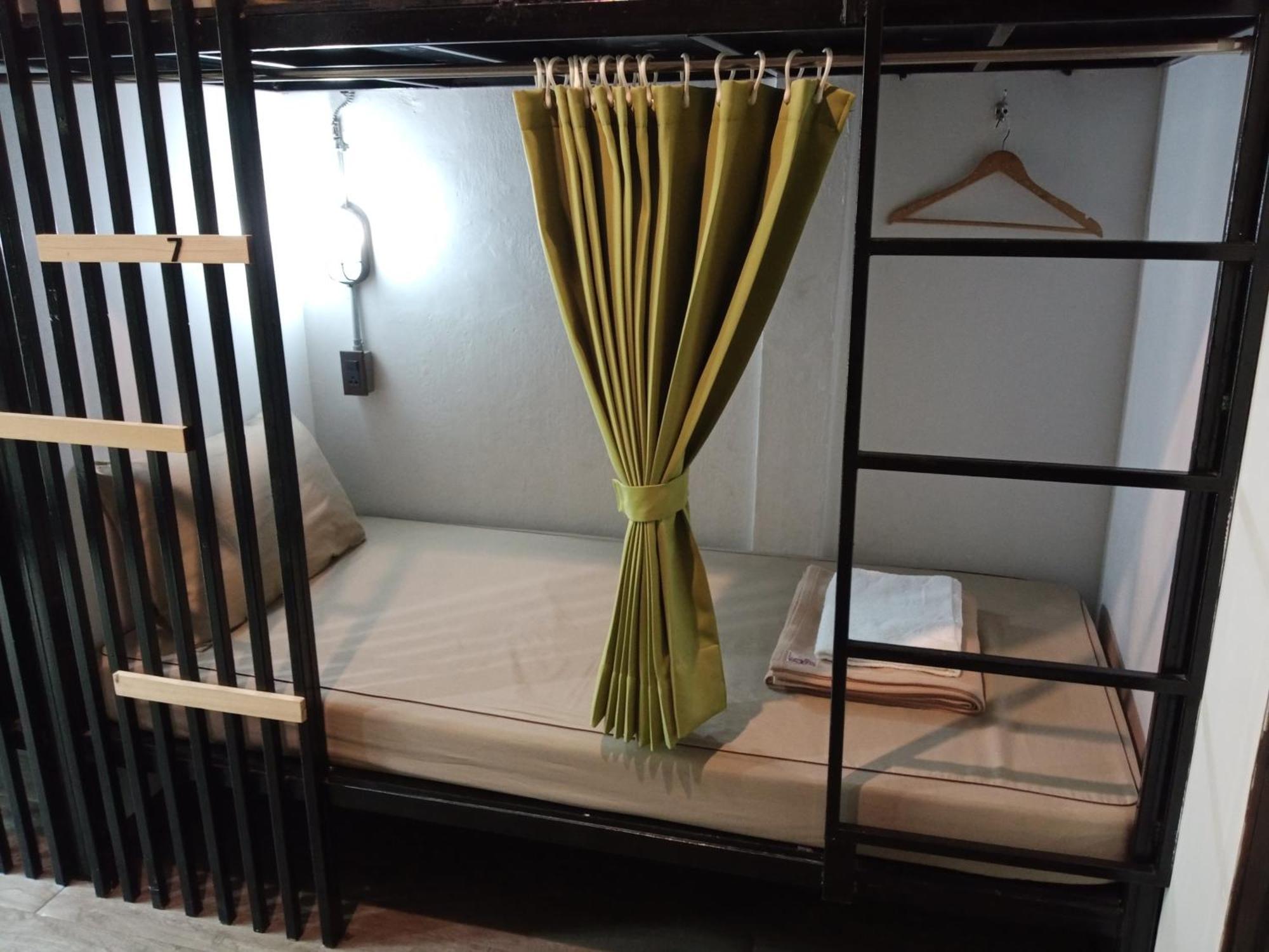 Feel Good Bangkok Hostel Eksteriør billede
